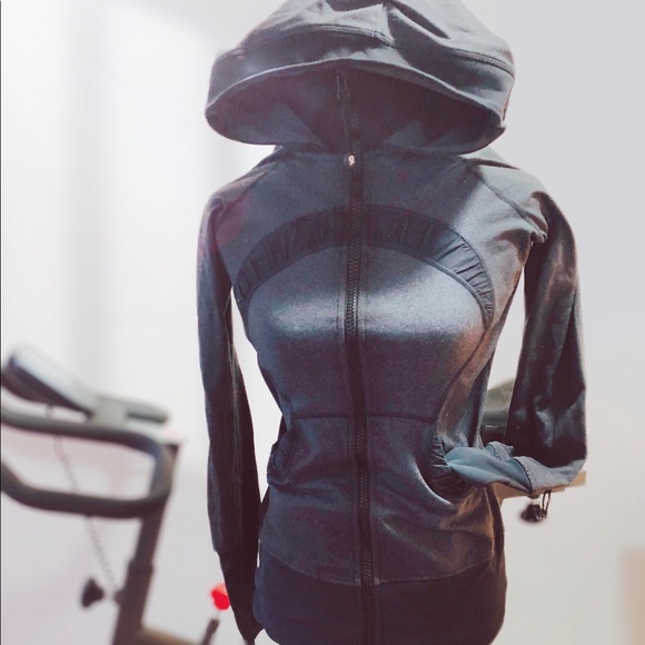 Lululemon speed jacket - perfect for spring ! - Picture 2 of 3